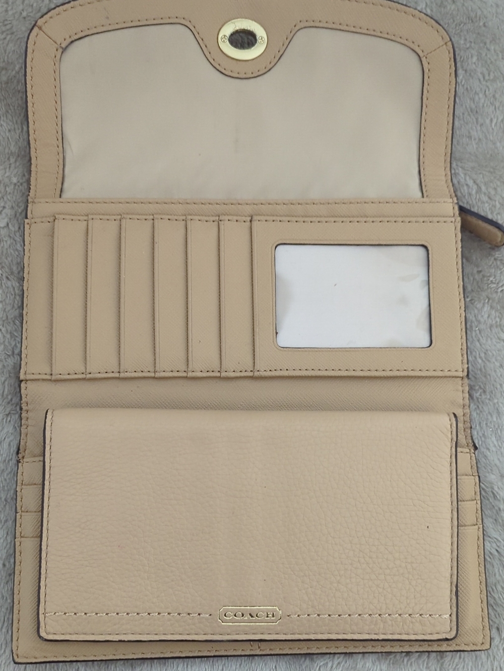 Women's Coach Tan Leather Turn-Lock Wallet Clutch - Picture 4 of 7